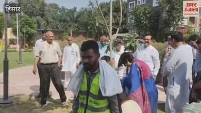 Subhash Chandra, Executive Vice Chairman of Swachh Bharat Mission, took a pledge for cleanliness in Hisar