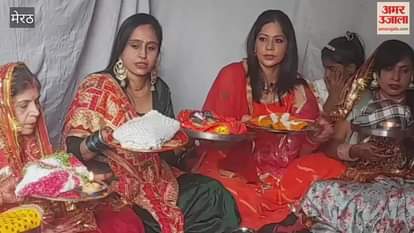 Meerut: Women sang Karva Chauth songs