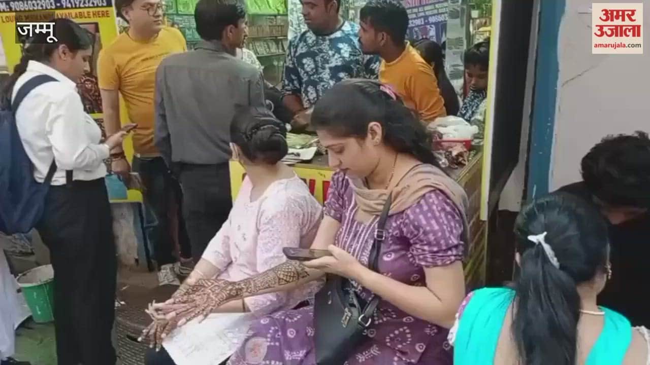 Women applied mehndi on Karwa Chauth in Fatuha Chaugan