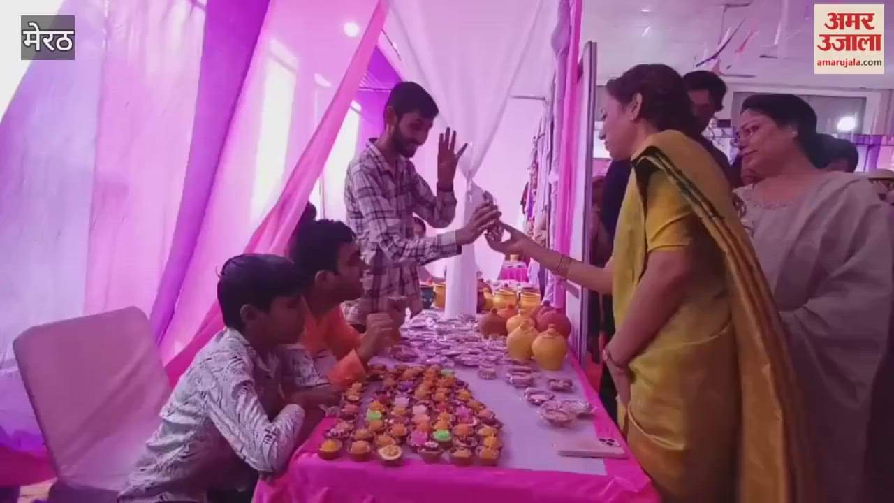 Meerut: Women in Jaswant Nagar performed mass worship on Karva Chauth