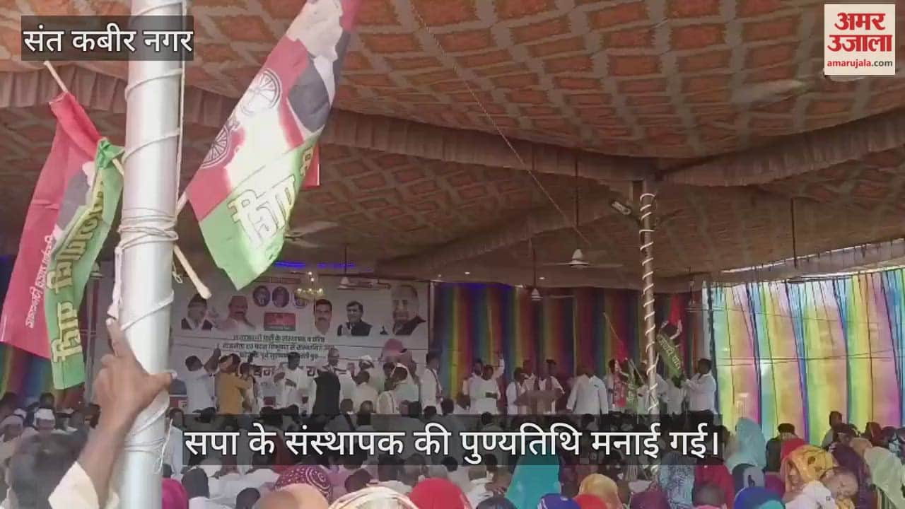 SP leader Vijay Bahadur Yadav honored 500 wrestlers.