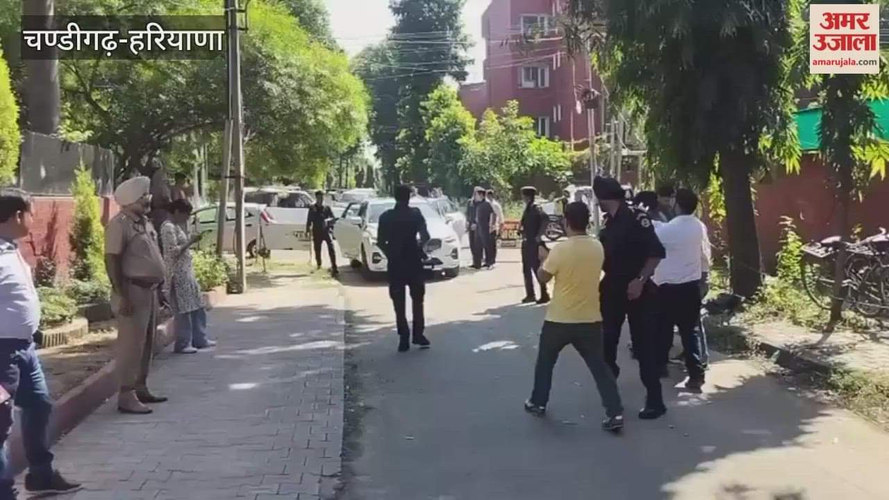 Minister Anil Vij reached the house of Amanit P Kumar