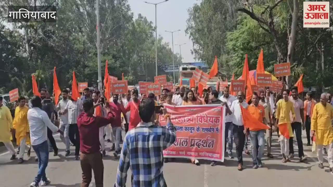 Under banner of Sarva Samaj various Hindu organizations took out march in support of Religious Freedom Bill