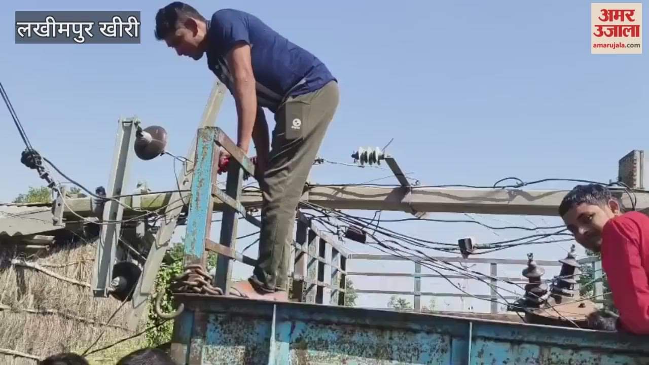 Tractor collides with electric pole in Lakhimpur Kheri