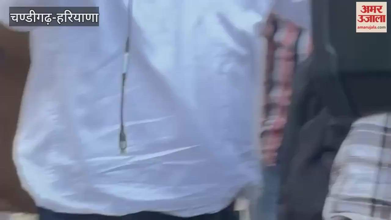 Manish Sisodia reached Amanit P Kumar's house