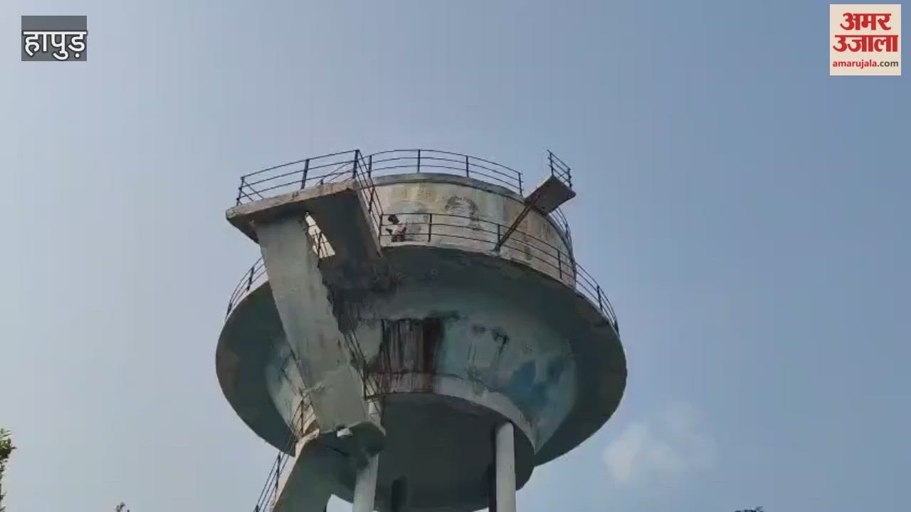 In Hapur lover climbed water tank created ruckus due to insistence on marrying his girlfriend