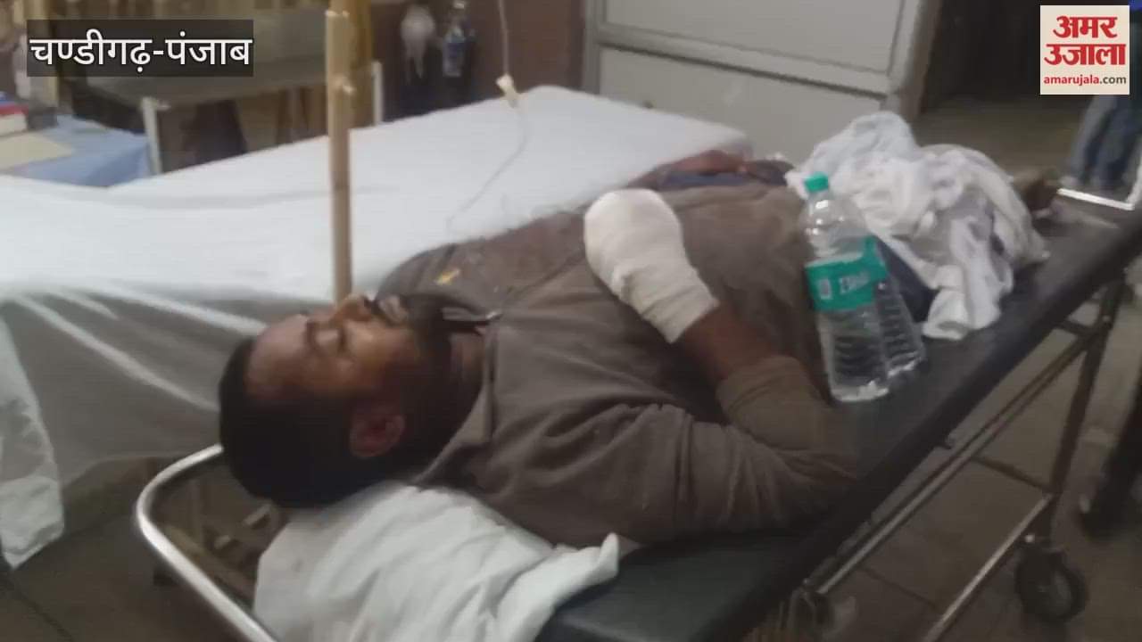 Youths doing recce fired at servant, people caught one attacker and handed him over to police.