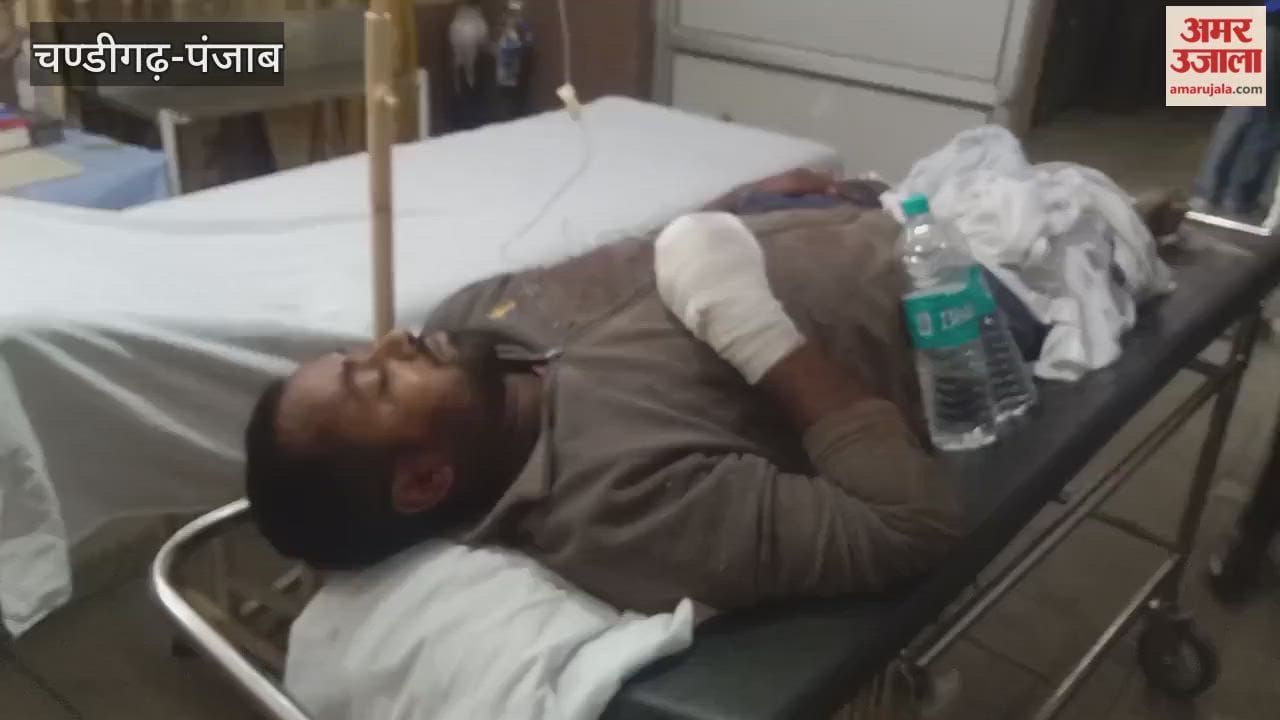 Youths doing recce fired at servant, people caught one attacker and handed him over to police.