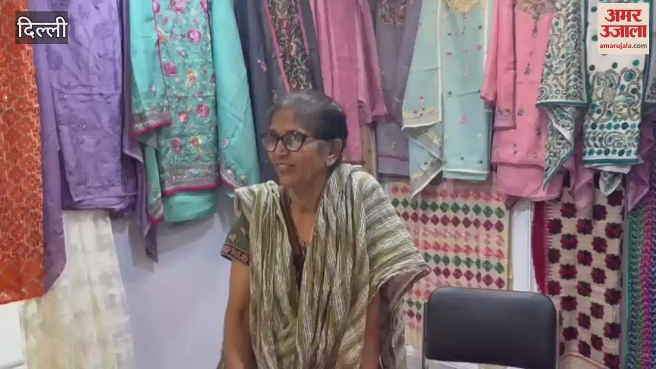padmashree lajwanti set up stall in exhibition at handloom haat located at janpath