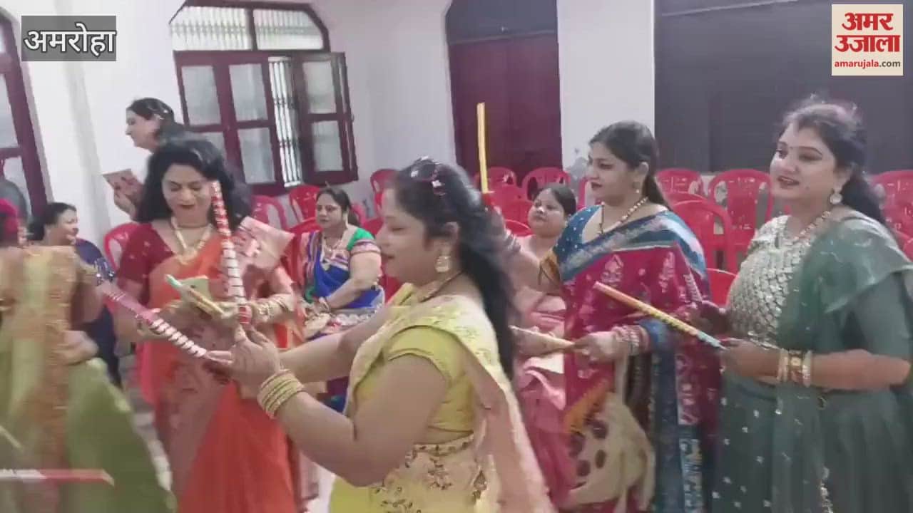 Dandiya performance captivated the audience, a program organized on the occasion of Karva Chauth