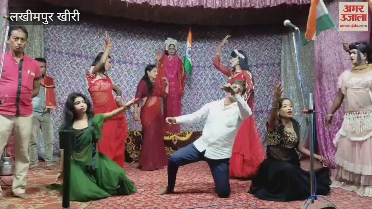 audience danced to patriotic songs at the Dussehra fair in Kafara in lakhimpur kheri