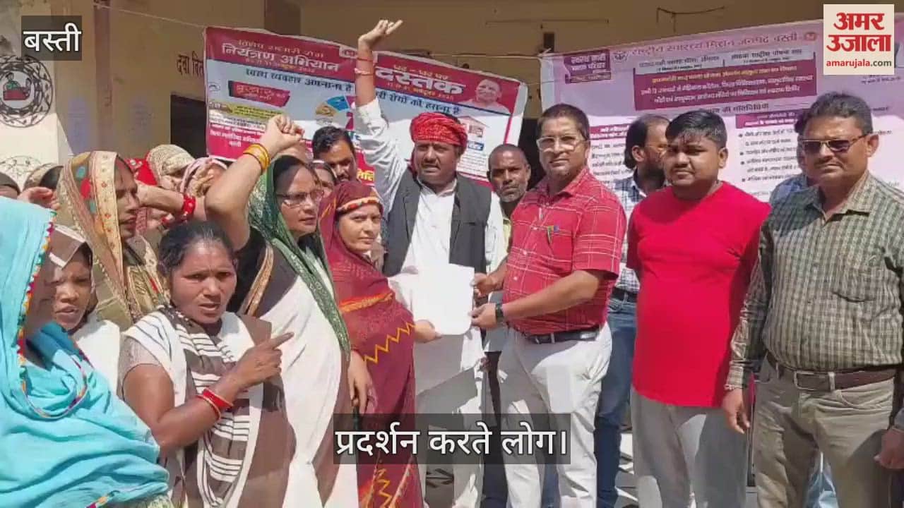 Asha workers demonstrated regarding their demands and submitted them to the medical officer in charge.