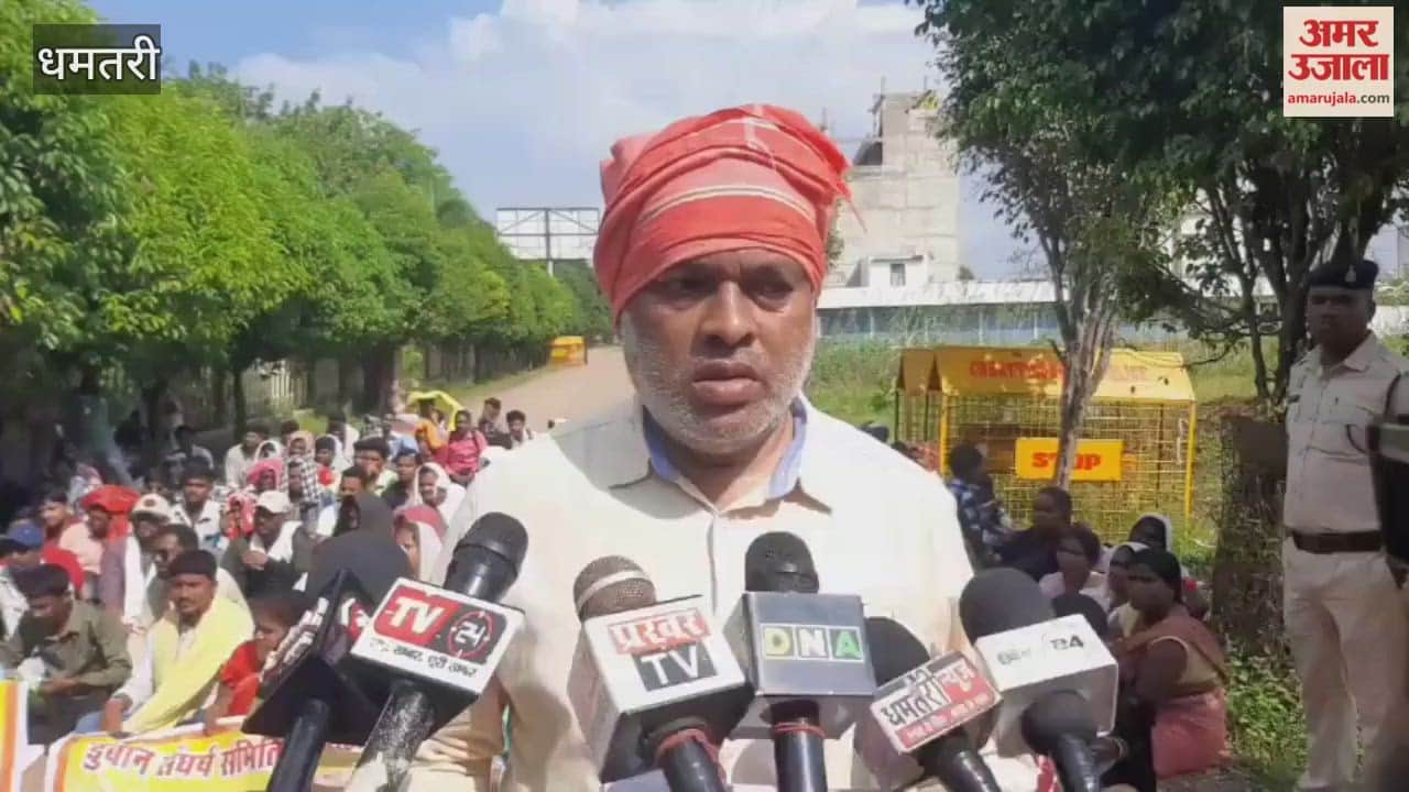 डुबान प्रभावित परिवारों के पढ़े-लिखे बेरोजगार युवाओं ने नौकरी की मांग को लेकर कलेक्ट्रेट में किया प्रदर्शन