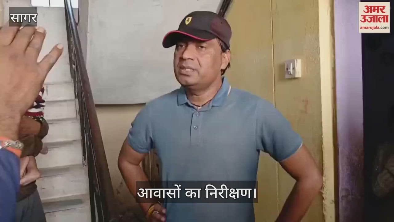 Ineligible people were found in the houses of the poor, the Municipal Commissioner inspected and took action.