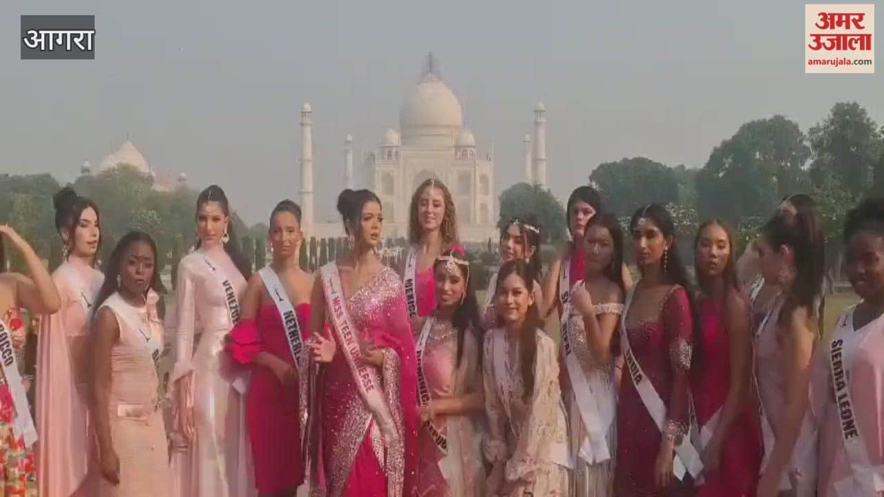International Beauties Visit Taj Mahal
