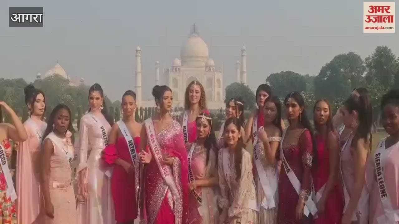 International Beauties Visit Taj Mahal
