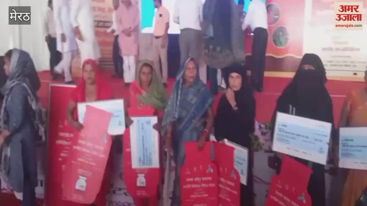Meerut: Ujjwala connections given to beneficiaries at 'UP International Trade Show' in GIC
