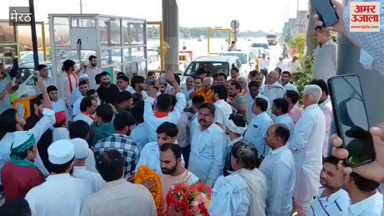 SP district president received a warm welcome from party workers in Meerut, gathering at Kashi toll plaza