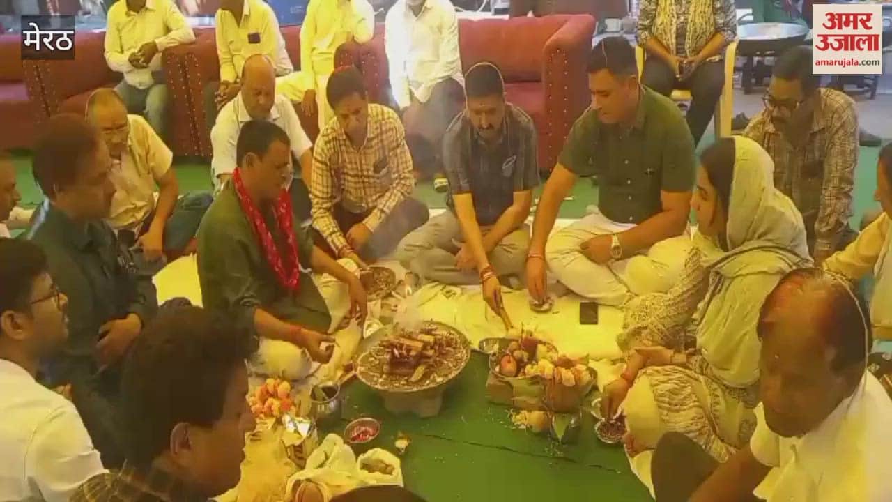 Meerut: On the occasion of Valmiki Jayanti, a havan and bhandara were organised at the Kent Board office premises