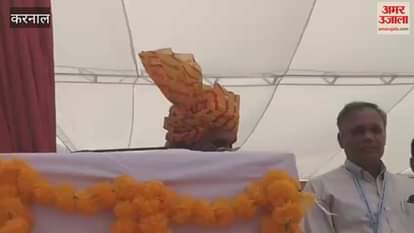 Vice Chancellor Dr. RP Saini's spectacular Ragini performance at the Youth Festival in Karnal, the audience showered applause