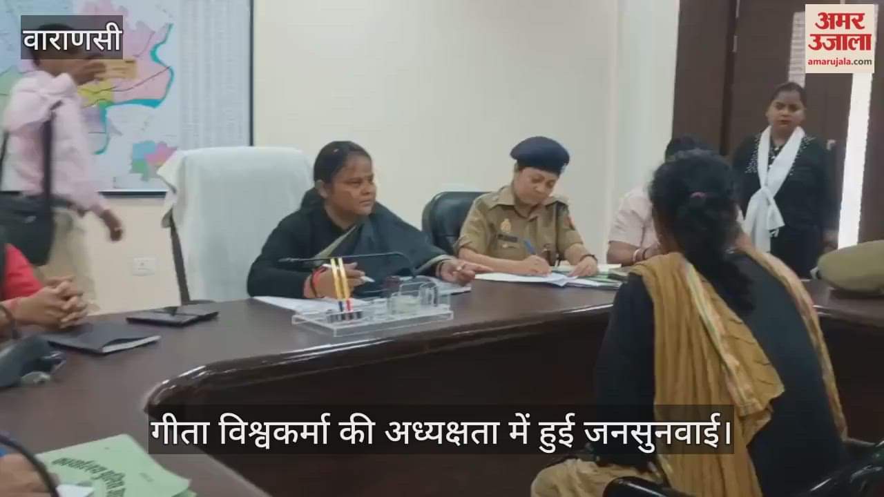 member of Women Commission reprimanded Dashashwamedh police station inspector