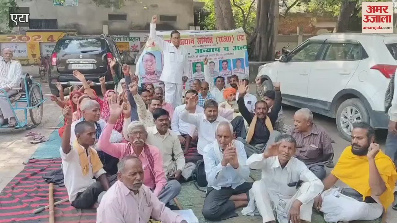 Adarsh Divyang Utthan Samiti demonstrated at the Collectorate