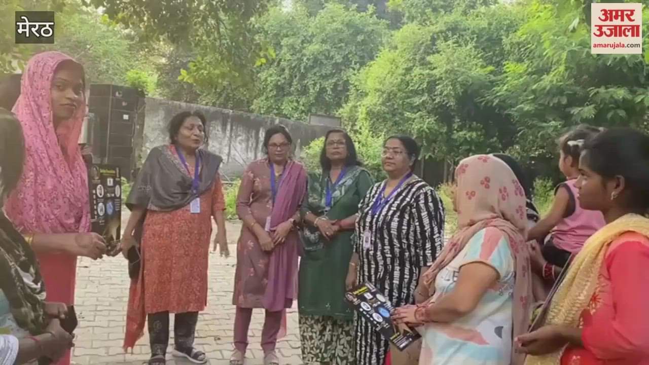 Meerut: Betiyan Foundation distributed sanitary pads in slums