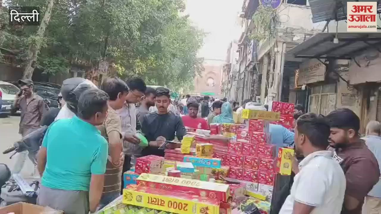 shopkeepers of paywalan Market welcomed Supreme Court decision on green firecrackers