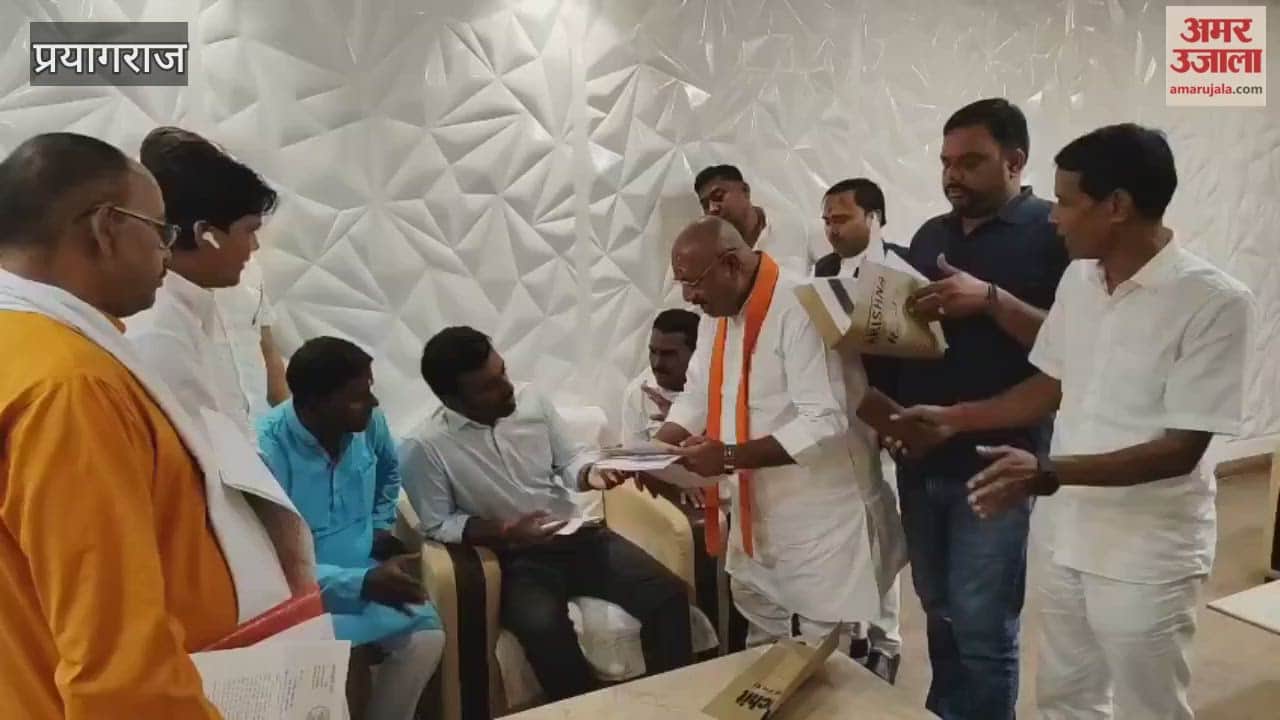 Public representatives demonstrated regarding public problems in the public hearing of the Municipal Corporation.