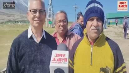 Gulmarg receives its first snowfall, bringing cheer to tourists