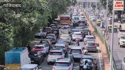 : Long traffic jam in front of Navyug Market on Hapur Road