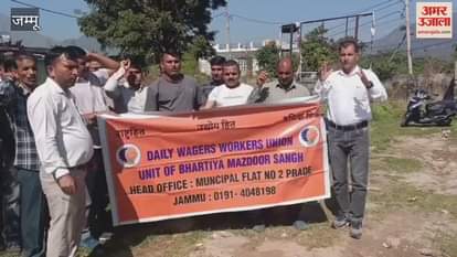 Jal Shakti workers lash out at Omar government, raise slogans against breach of promise