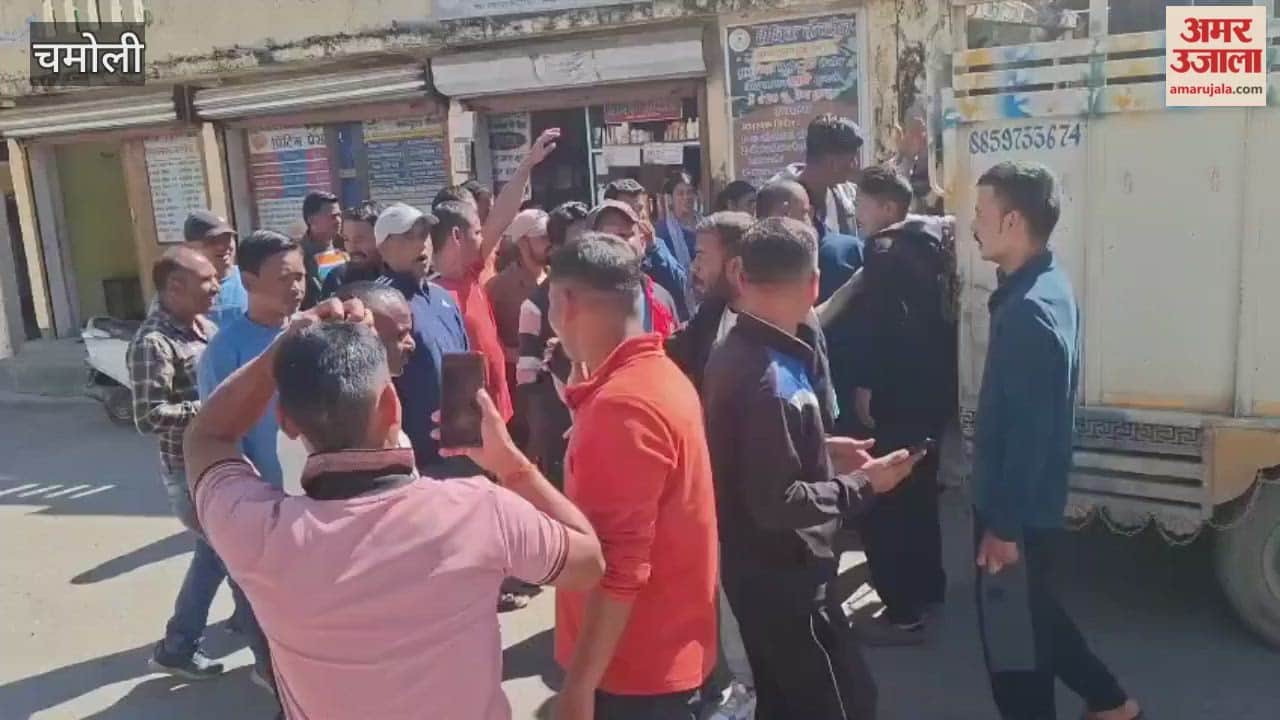 Traders put up a no parking sign in the market, and the taxi union raised slogans in protest