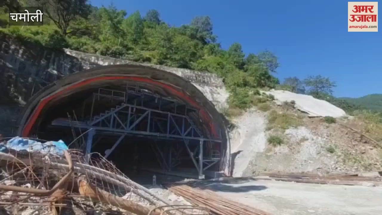 agitation of the villagers of Maithana Tok was postponed agreed on  issue of employment