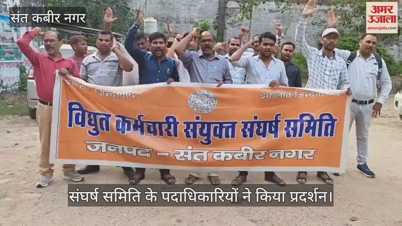 Electricity workers staged a sit-in at the Superintending Engineer's office.