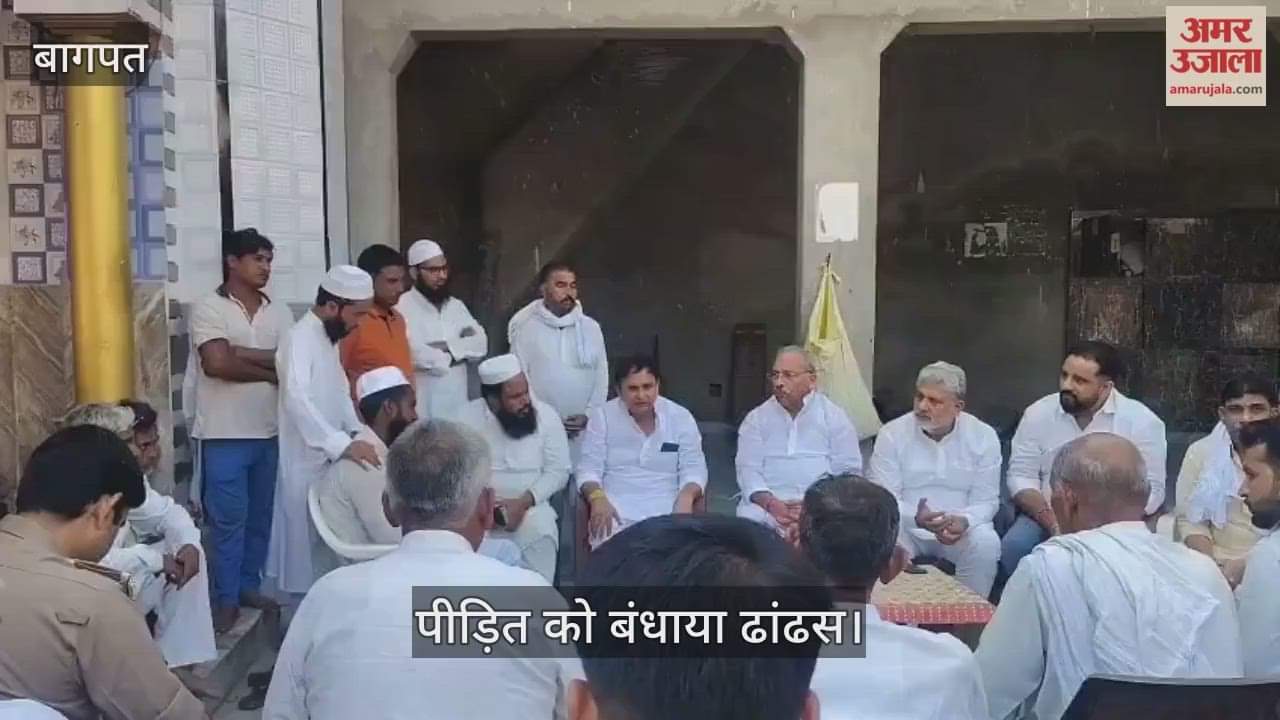 In the case of the triple murder at the Gangnauli village mosque, politicians visited the victims and offered condolences.