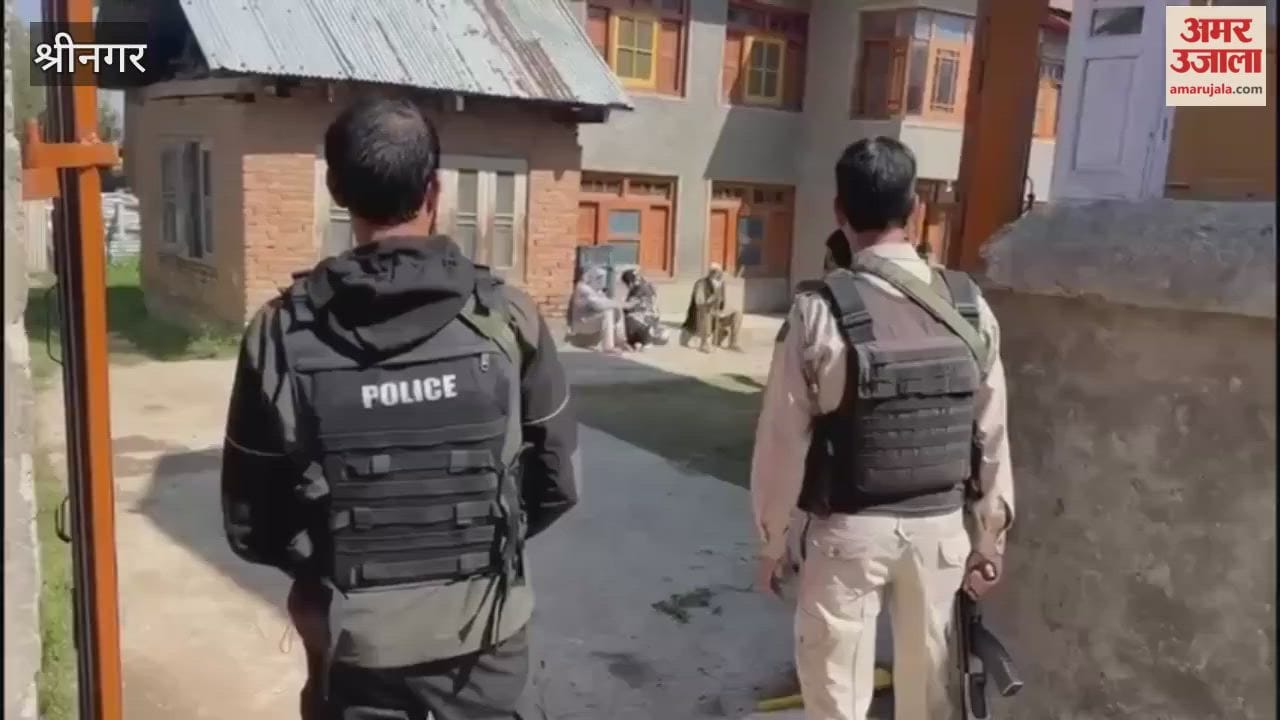 Massive searches launched in the houses of former Hurriyat actvists and Jamaat e islami by JKP Shopian in different area's of the district