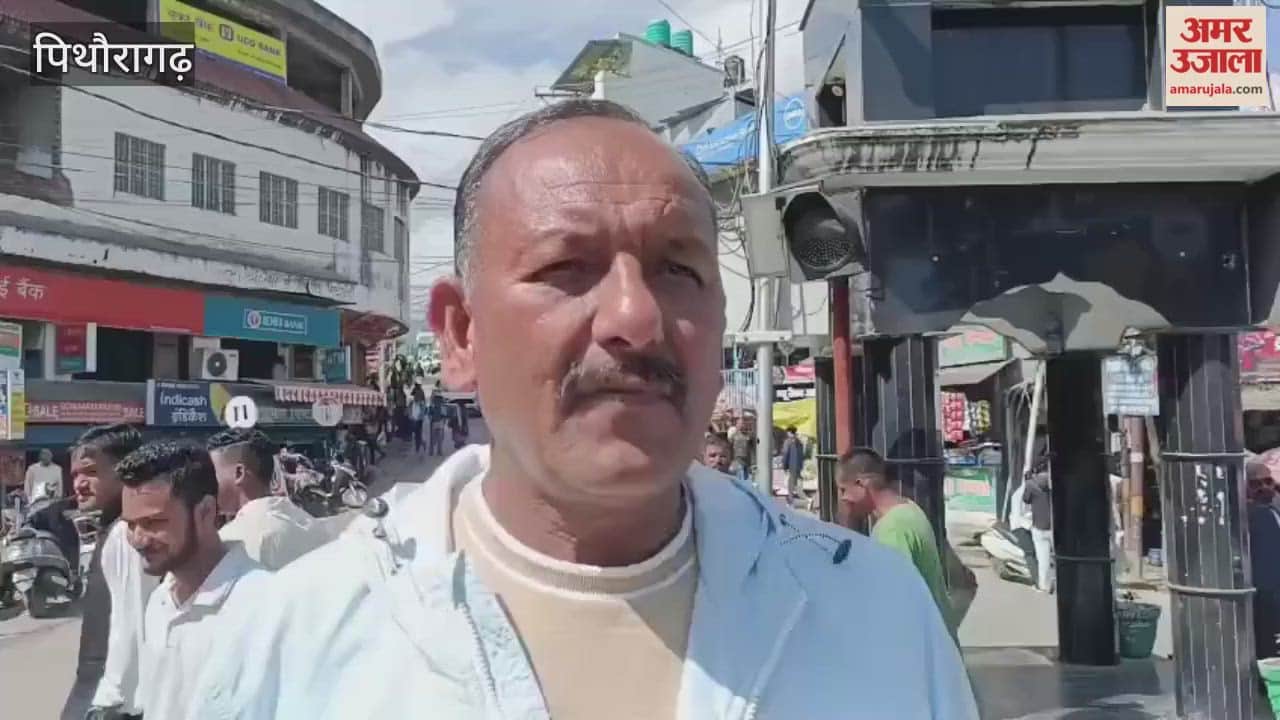 Congress burnt the effigy of the government in pithoragarh