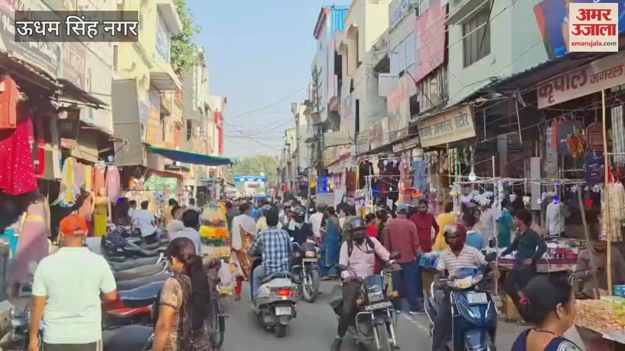 The crowd of customers has started increasing in Rudrapur main market due to Diwali