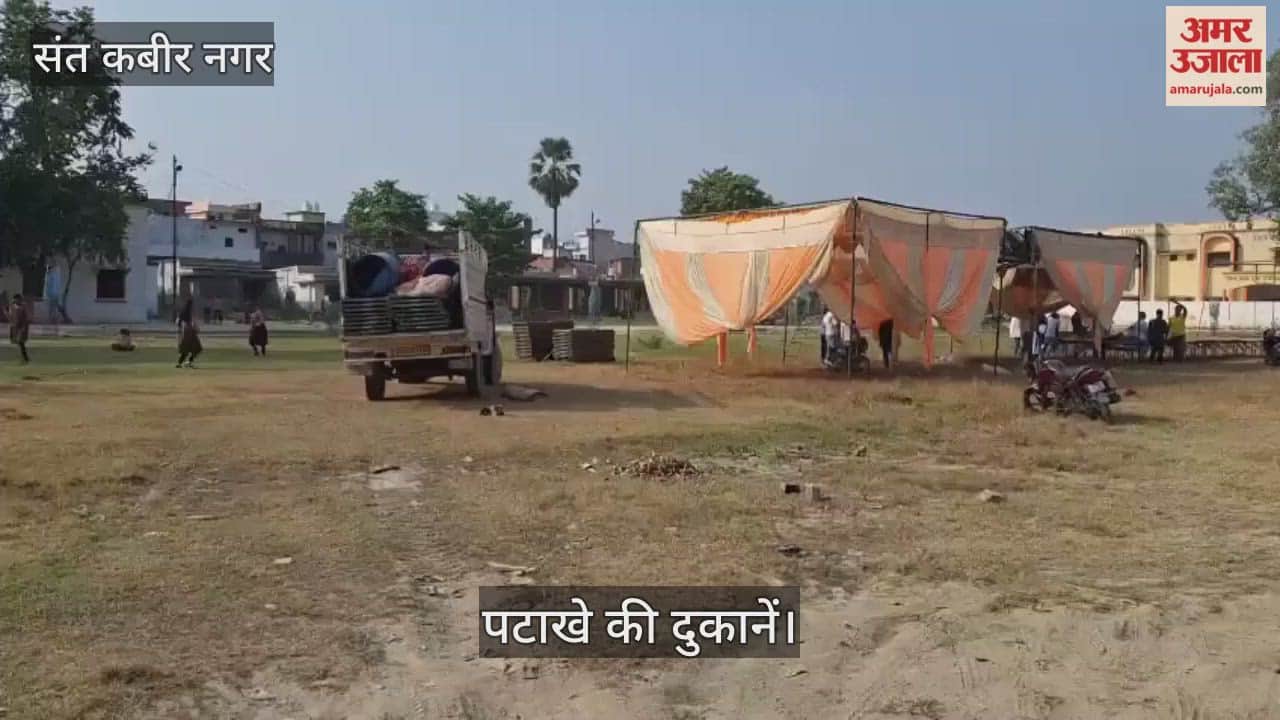 Preparations are underway at the junior high school for the sale of firecrackers, with shops being set up.