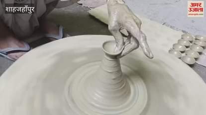 light of the lamps started fading due to the garlands on diwali