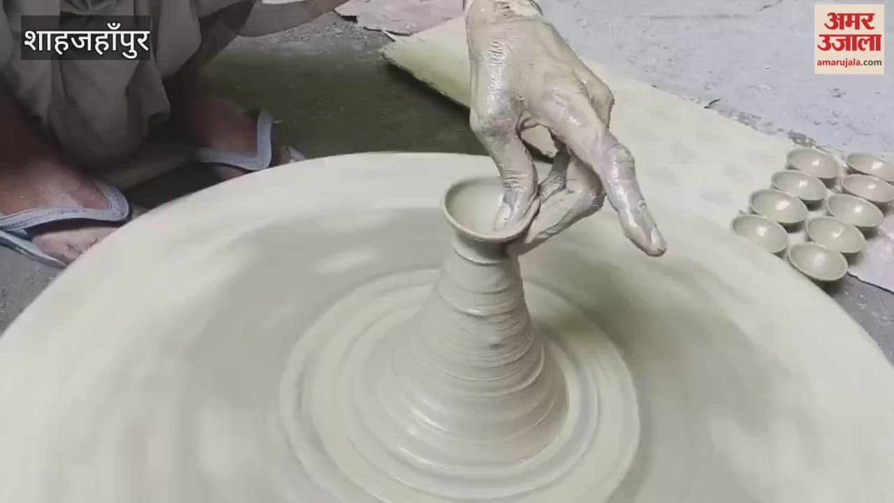 light of the lamps started fading due to the garlands on diwali