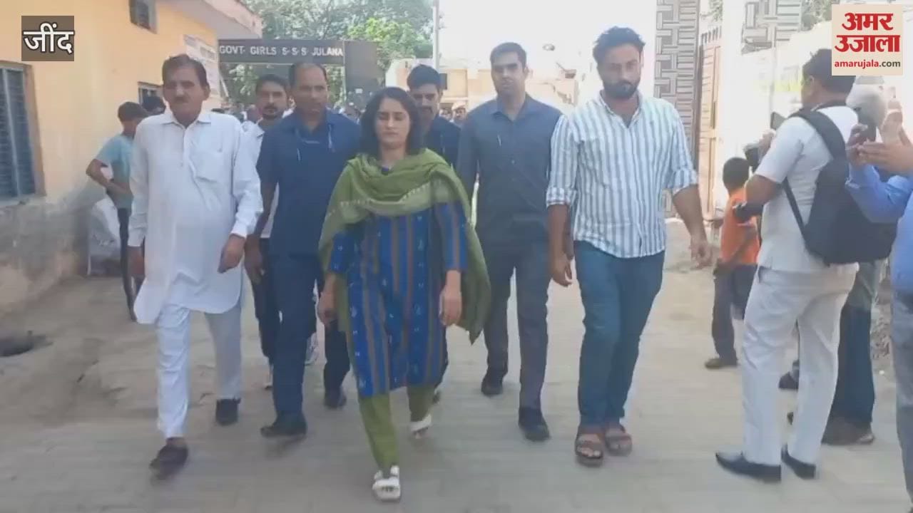 MLA Vinesh Phogat, INLD state president Rampal Majra and former MLA Balraj Kundu attended the funeral of ASI Sandeep Lathar in Jind.