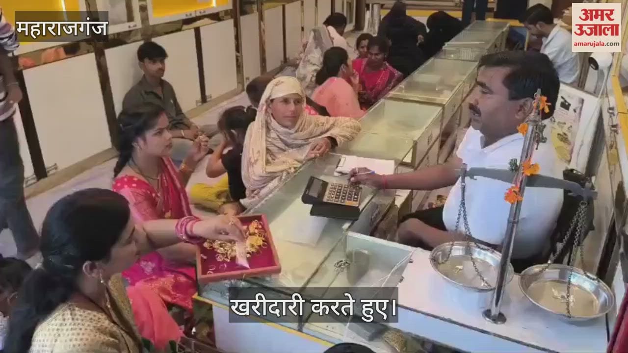 Jewellery shops decorated for Dhanteras, customers shopping