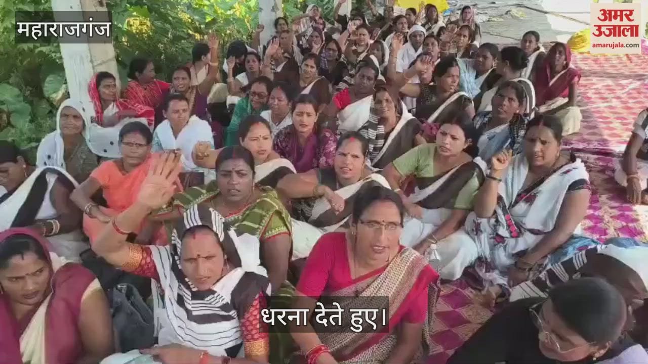 Asha workers staged a sit-in demanding honorarium.