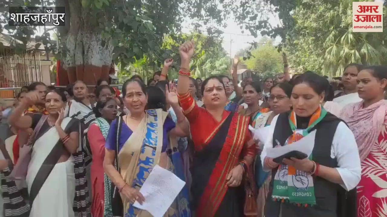 Asha workers got angry over non-payment of dues and staged a protest in Shahjahanpur