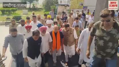 Manish Sisodia bowed down at the Shiromani Shri Vishwakarma Temple