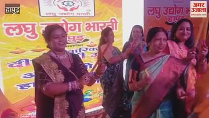 Hapur: Women danced in the Dandiya festival