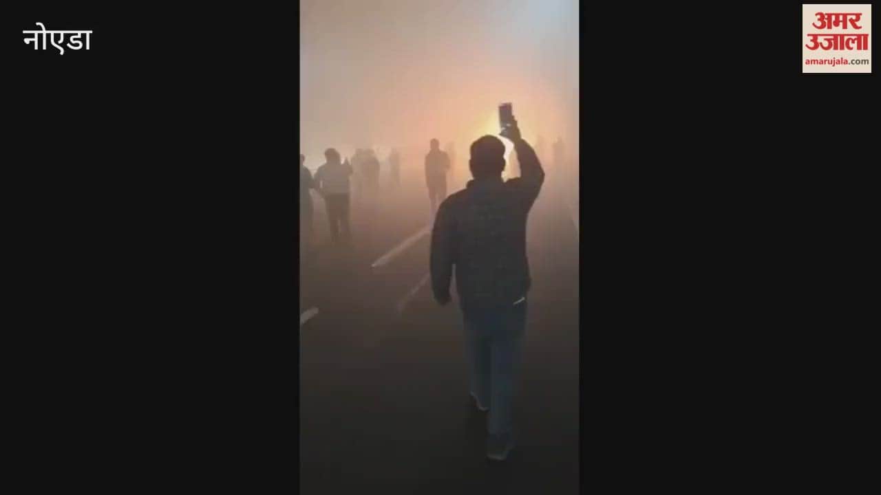 car caught fire while moving on Noida-Greater Noida Expressway