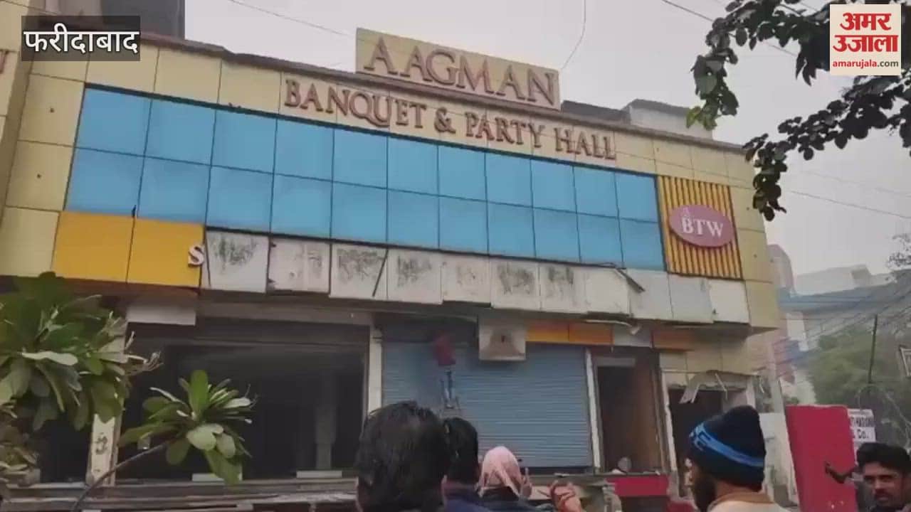 municipal corporation arrived in Faridabad to demolish banquet hall and structures outside